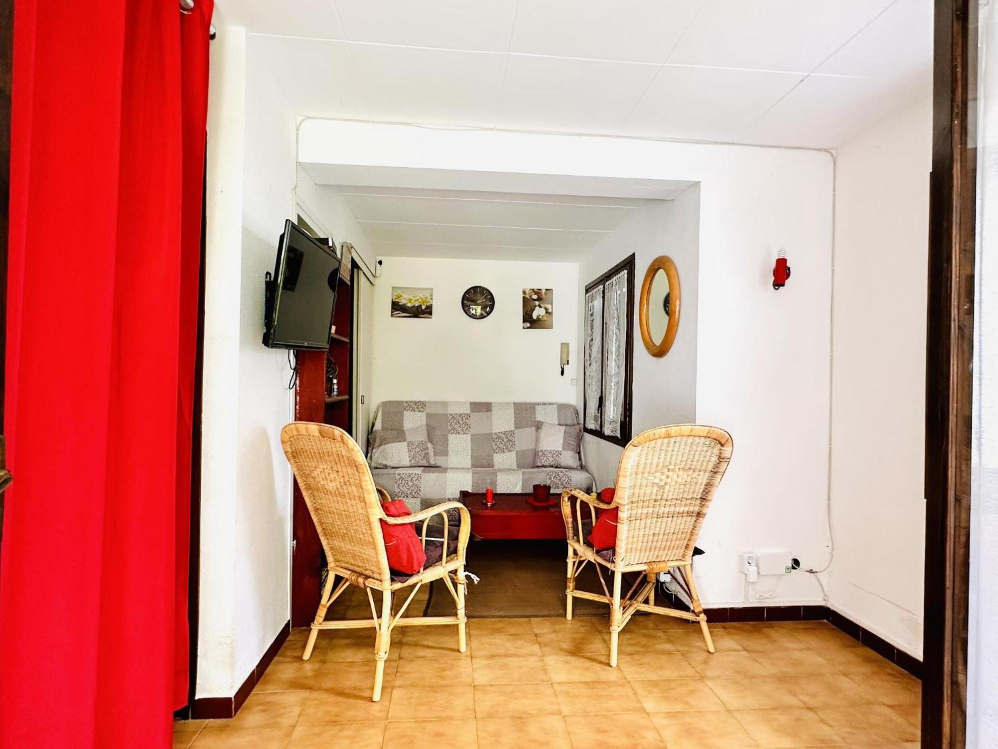 5060- Casa Petite, En Zona Tranquila, A.a. Salon Y Piscina Comunitaria. - Es-258-150 *